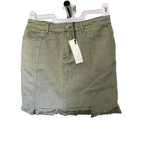 NEWBURY KUSTOM SIZE SMALL GREEN SKIRT NWT